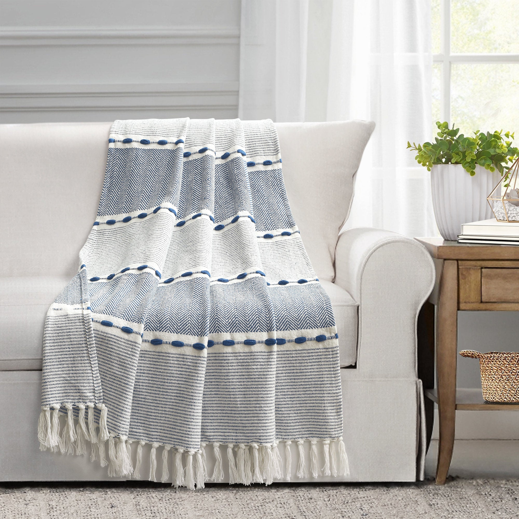 Herringbone Cotton Throw Blanket - Boho Tassel Accent for Couch & Bed